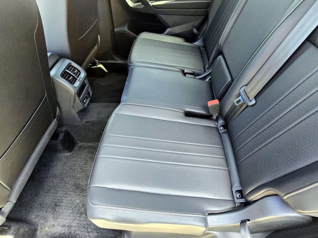 Used 2024 Volkswagen Tiguan SE image 30