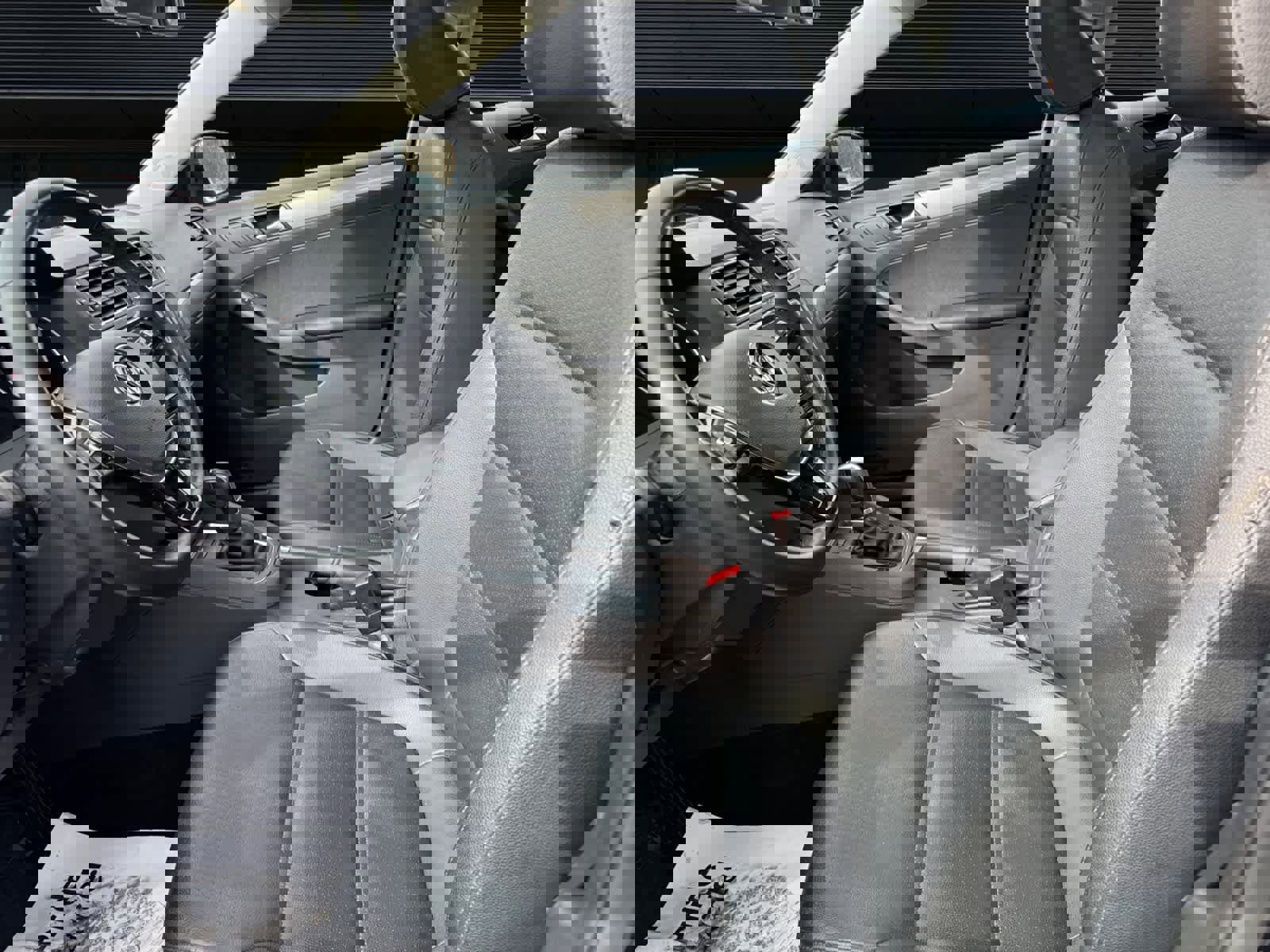 Used 2016 Volkswagen Jetta SE image 2