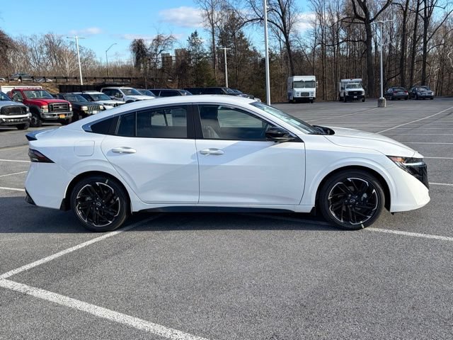 New 2026 Nissan Sentra SR w/ SR Premium Package FWD image 9
