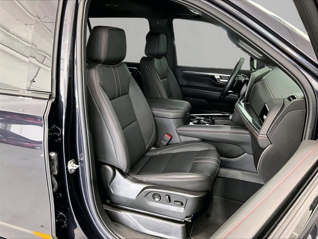 Used 2025 Chevrolet Suburban RST RWD image 9