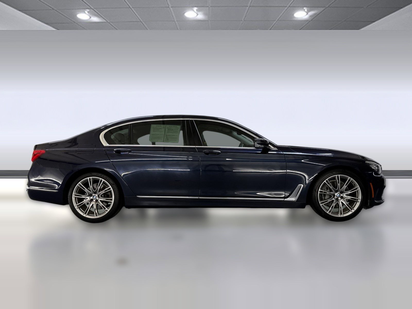 Used 2019 BMW 740i w/ Executive Package image 8