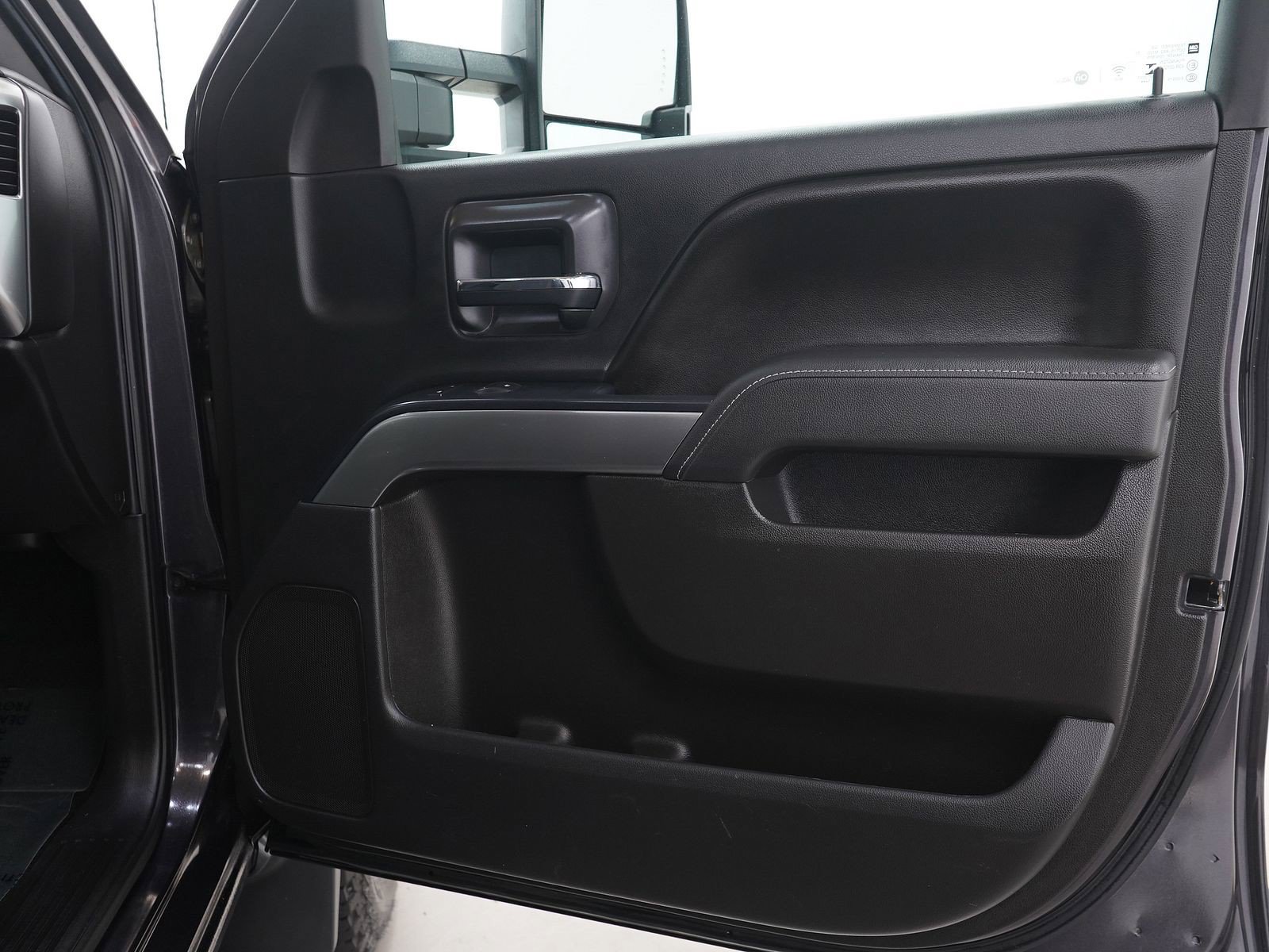 Used 2016 Chevrolet Silverado 2500 LT w/ LT Convenience Package AWD/4WD image 9