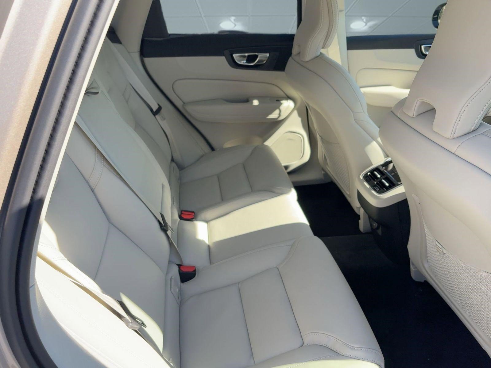 New 2026 Volvo XC60 B5 Ultra w/ Climate Package image 27