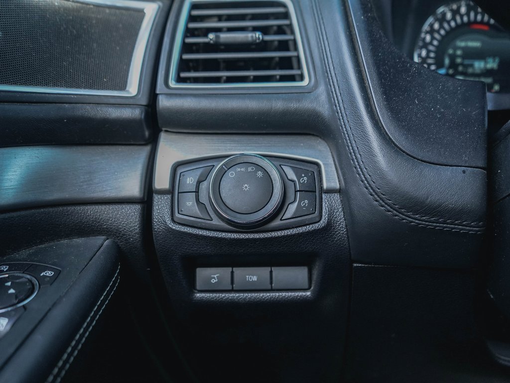 Used 2017 Ford Explorer Platinum image 23