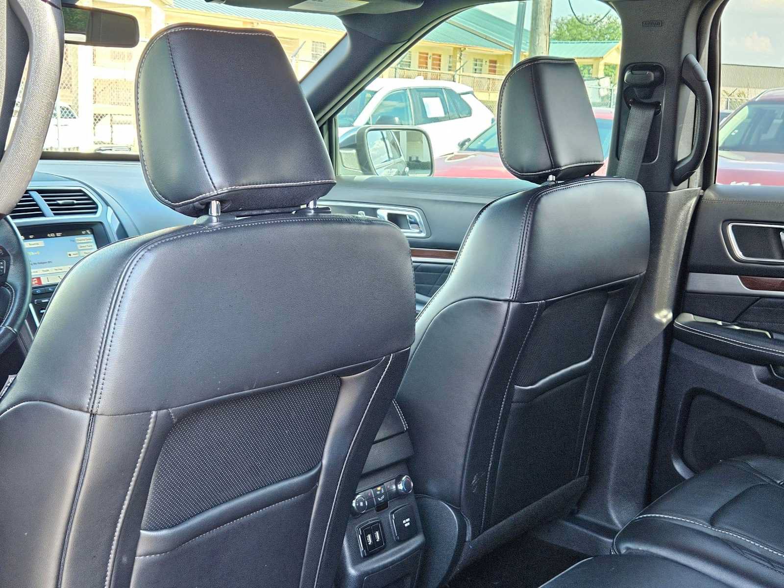 Used 2018 Ford Explorer Platinum AWD/4WD image 18