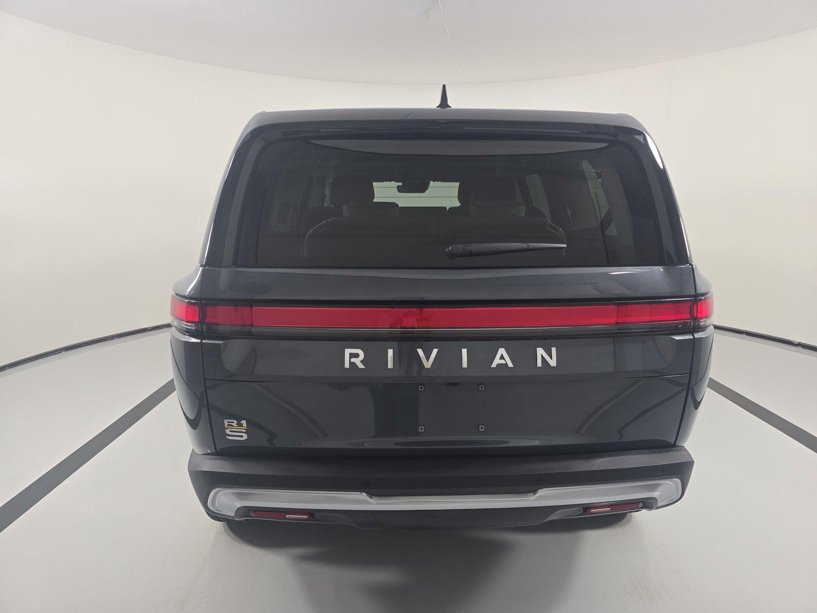 Used 2024 Rivian R1S Adventure AWD/4WD image 4