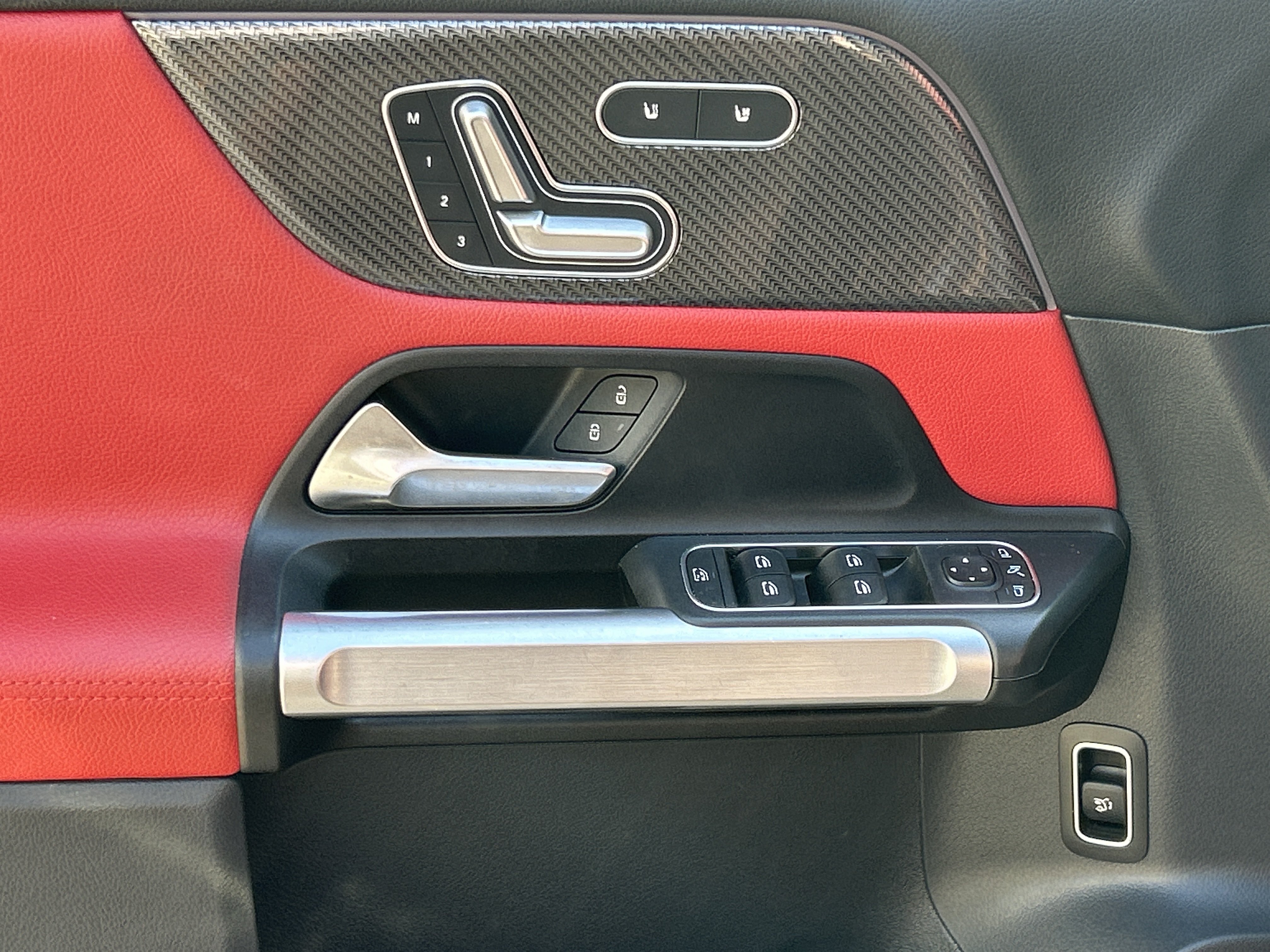Certified 2023 Mercedes-Benz GLB 250 image 17