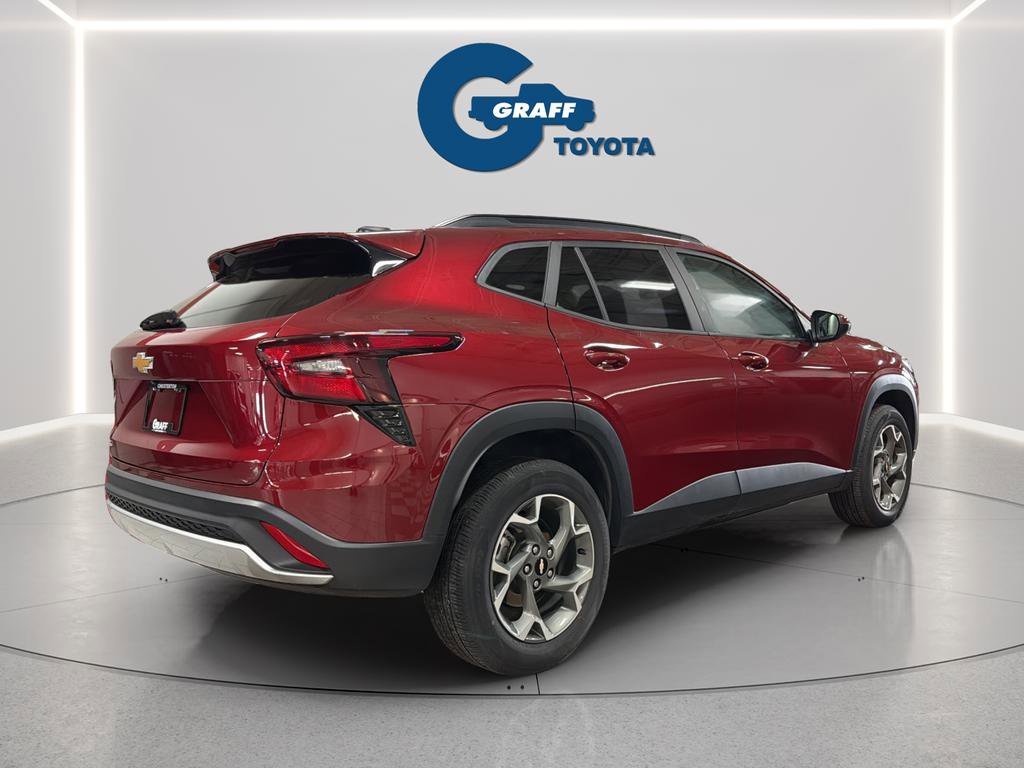 Used 2025 Chevrolet Trax LT w/ LT Convenience Package FWD image 8