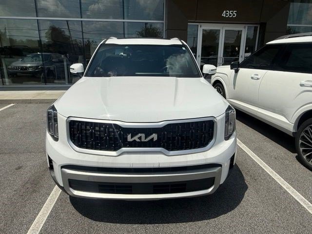 Used 2024 Kia Telluride EX w/ EX Captain's Chair Package FWD image 2