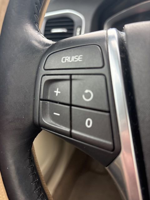 Used 2015 Volvo V60 T5 Platinum image 14