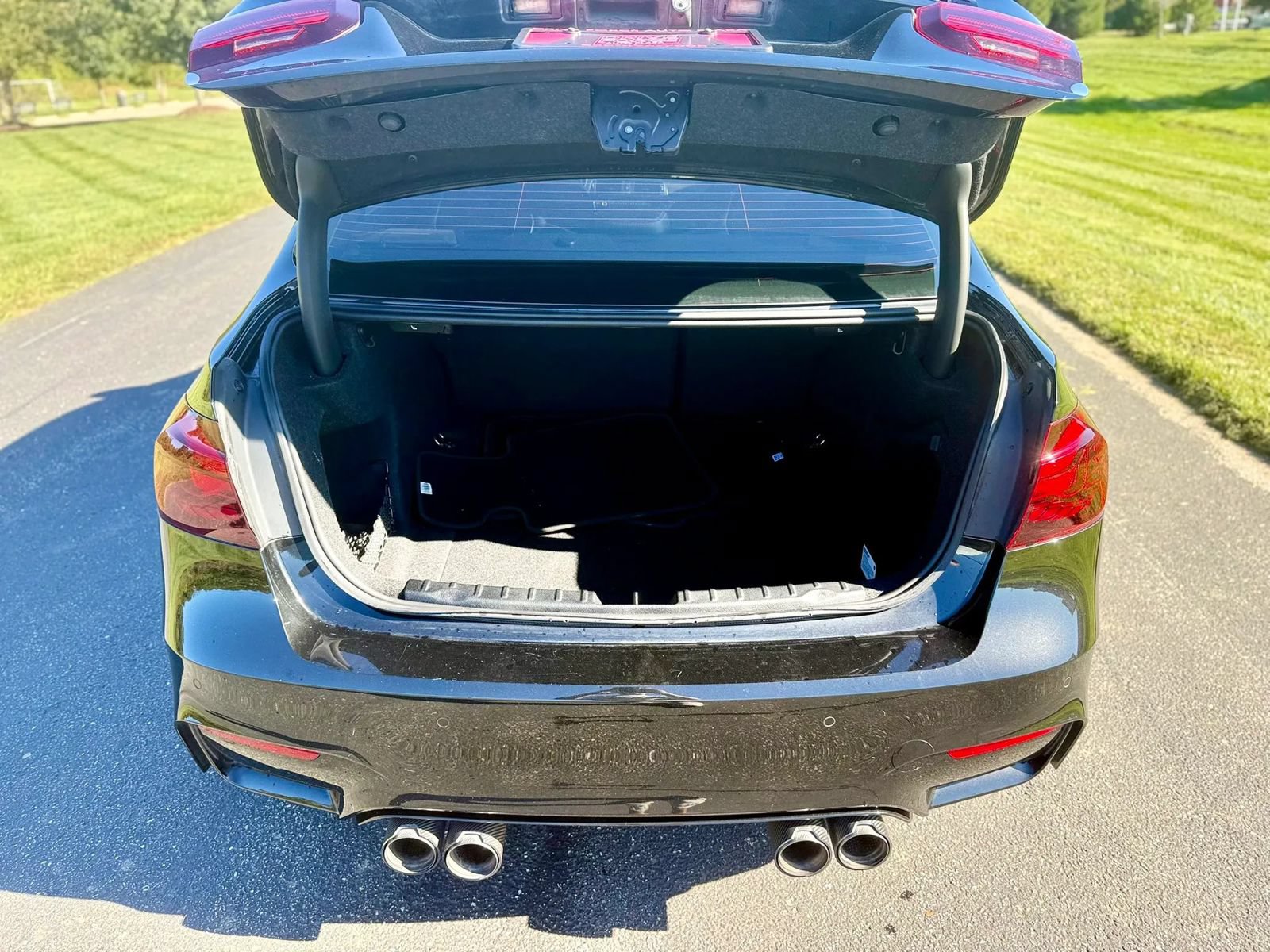 Used 2018 BMW M3 RWD image 18