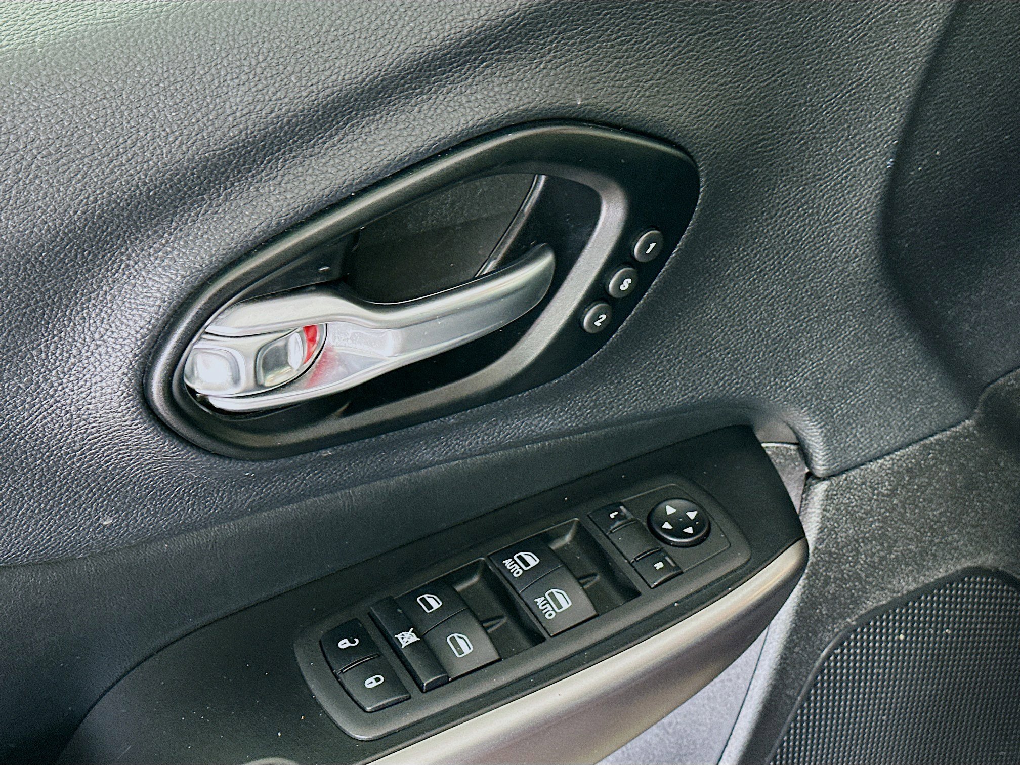 Used 2022 Jeep Cherokee Limited image 15