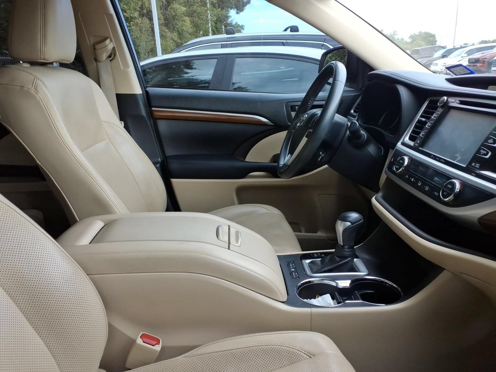Certified 2018 Toyota Highlander Limited FWD image 10