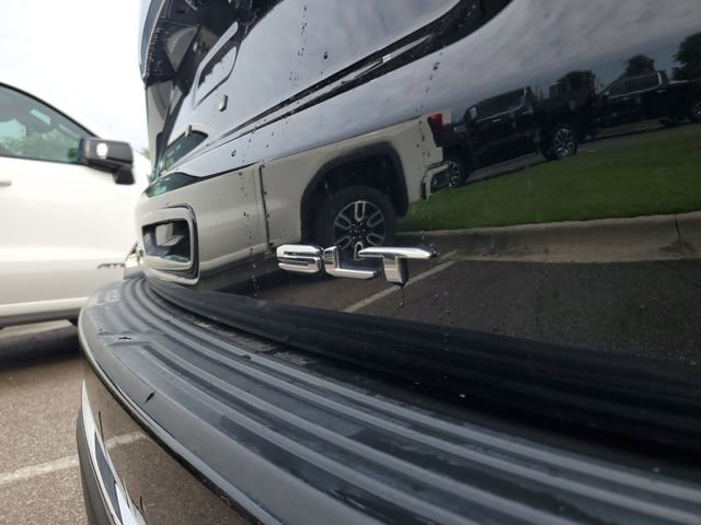 Used 2023 GMC Yukon XL SLT w/ SLT Premium Package RWD image 8