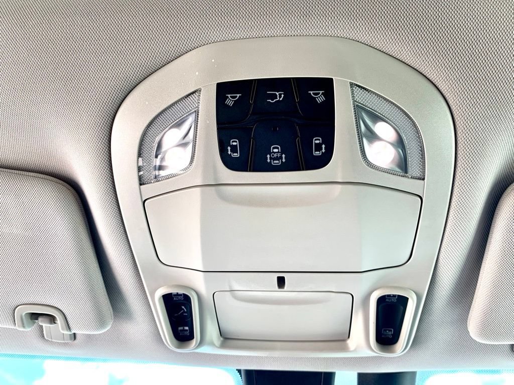 Used 2018 Chrysler Pacifica Touring-L Plus FWD image 19
