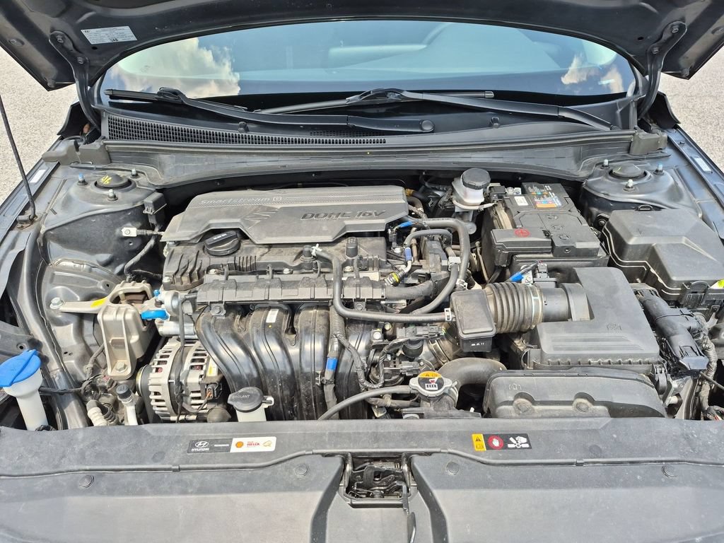 Used 2025 Hyundai Elantra SE FWD image 32