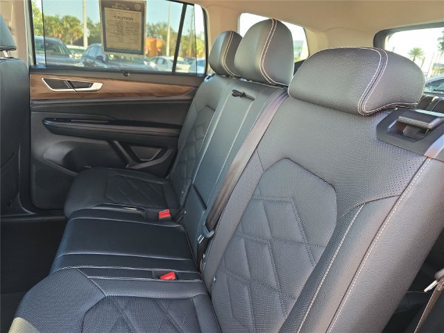 Used 2025 Volkswagen Atlas SE AWD/4WD image 14