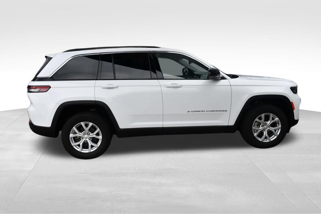 Used 2023 Jeep Grand Cherokee Limited AWD/4WD image 10