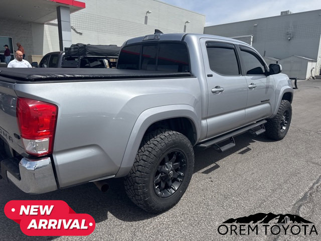 Used 2017 Toyota Tacoma SR5 w/ Tow Package AWD/4WD image 4
