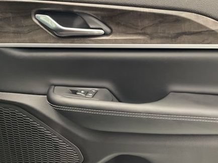 New 2026 Jeep Grand Cherokee Altitude AWD/4WD image 30