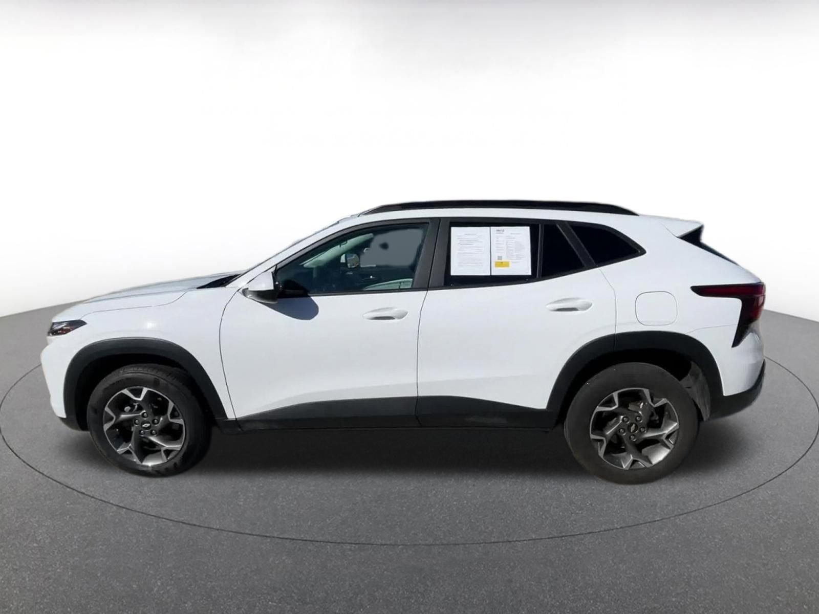 Used 2025 Chevrolet Trax LT image 9