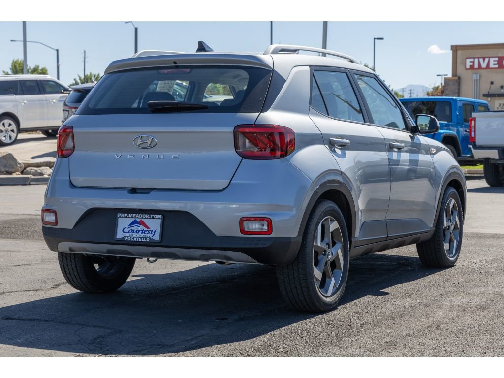 Used 2021 Hyundai Venue SEL w/ Cargo Package image 3