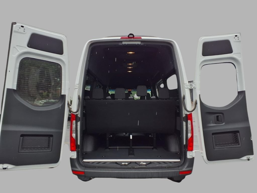 Used 2024 Mercedes-Benz Sprinter 2500 image 23
