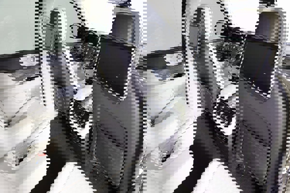 Used 2020 Lincoln Navigator L Black Label w/ Cargo Convenience Package image 43