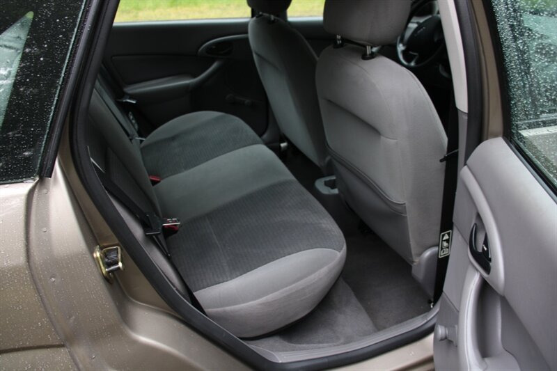 Used 2003 Ford Focus LX FWD image 5