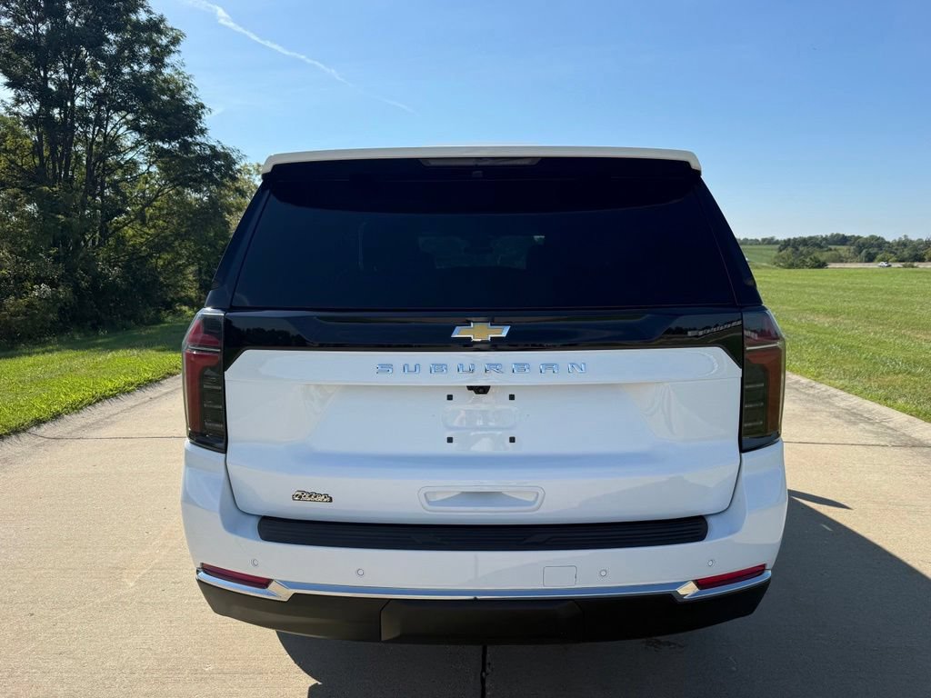 Used 2026 Chevrolet Suburban LS AWD/4WD image 4