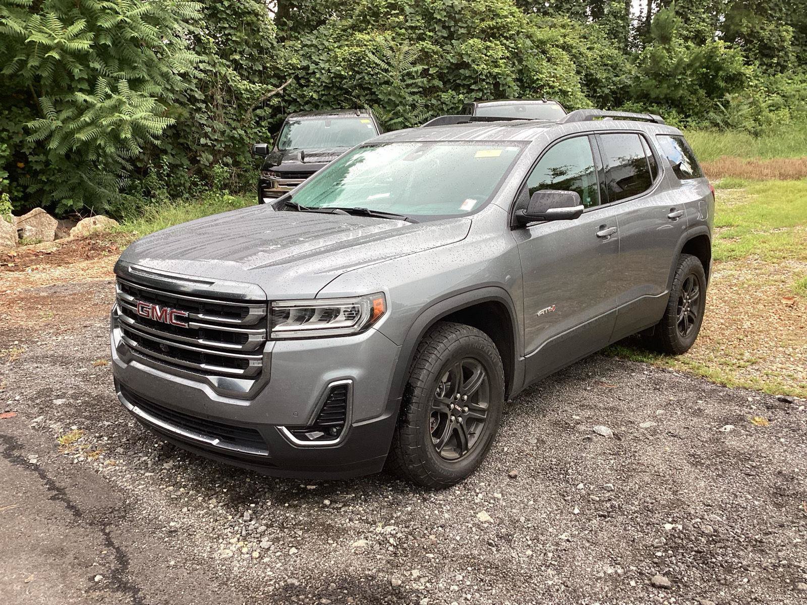 Used 2022 GMC Acadia AT4 w/ Technology Package AWD/4WD image 2