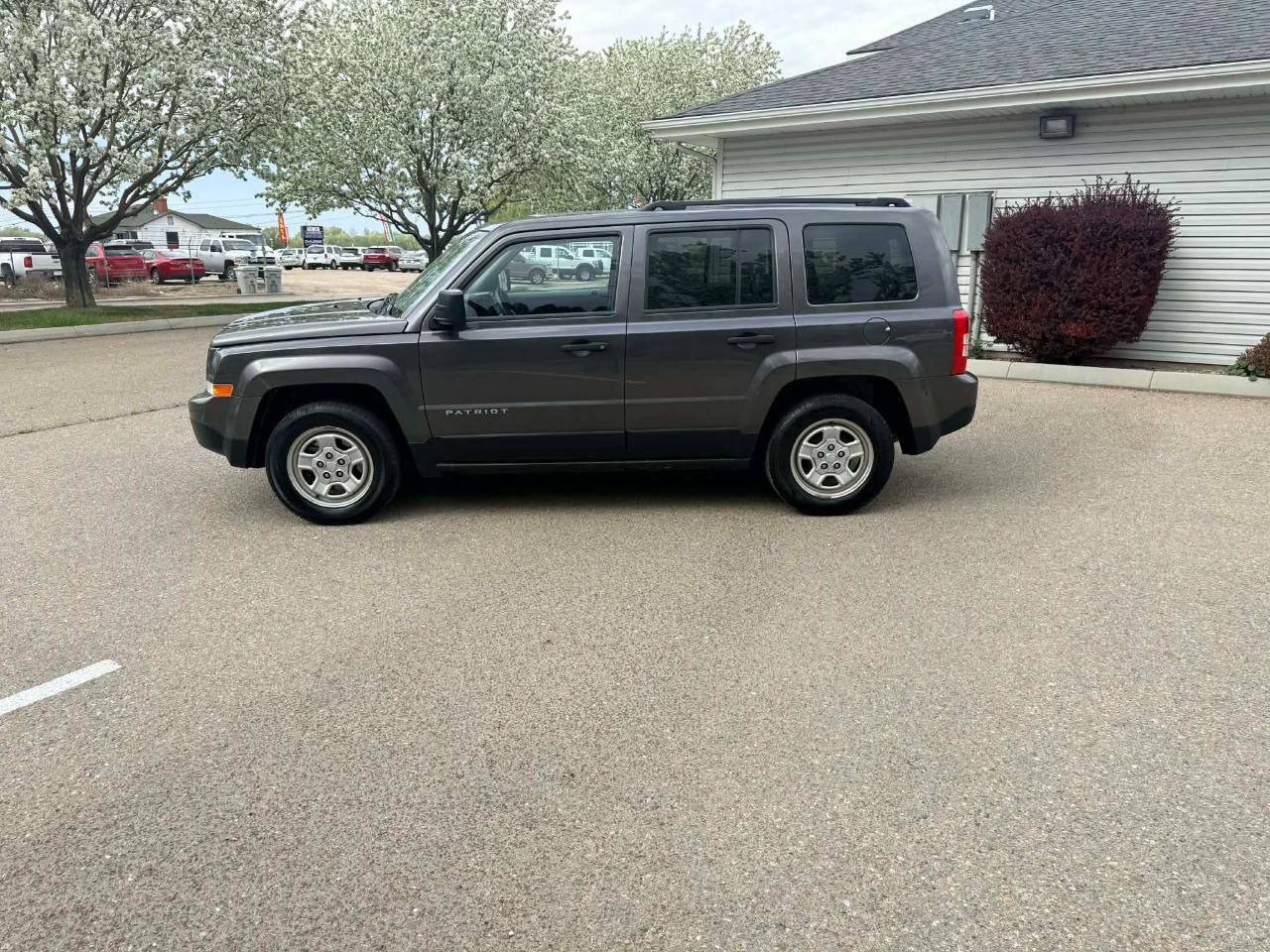 Used 2016 Jeep Patriot Sport image 2