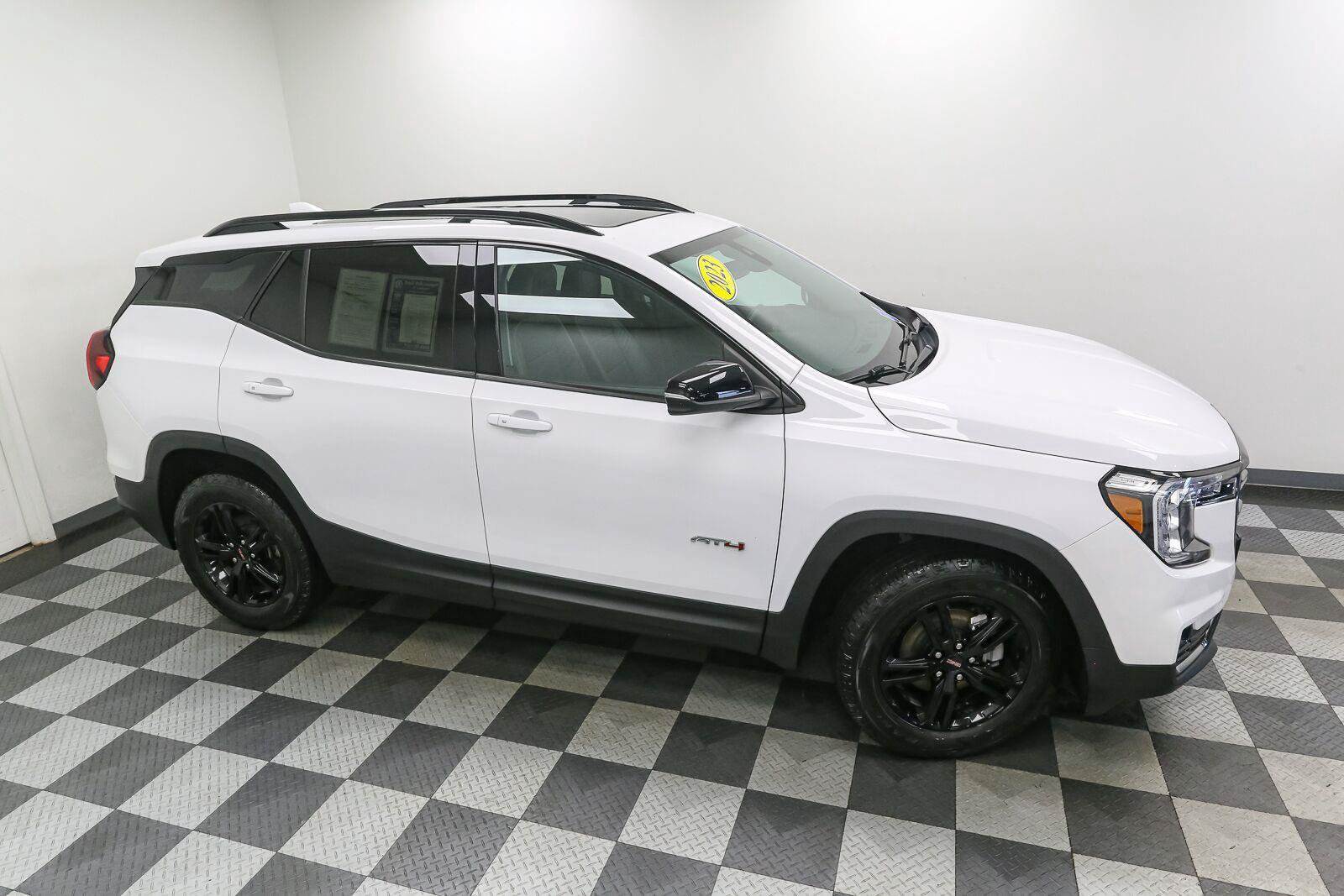 Used 2023 GMC Terrain AT4 AWD/4WD image 5