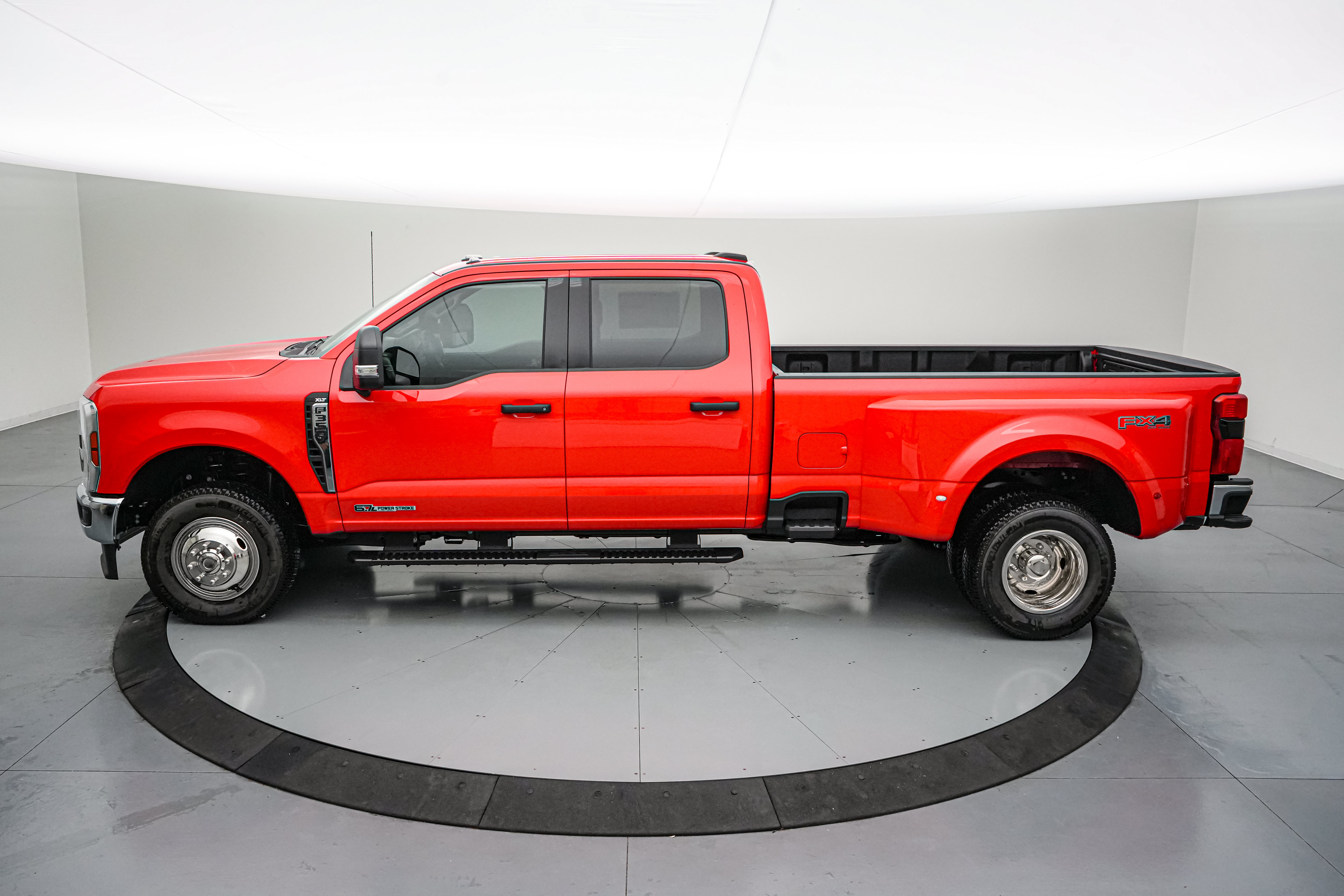 New 2026 Ford F350 XLT w/ 360-Degree Camera Package AWD/4WD image 9