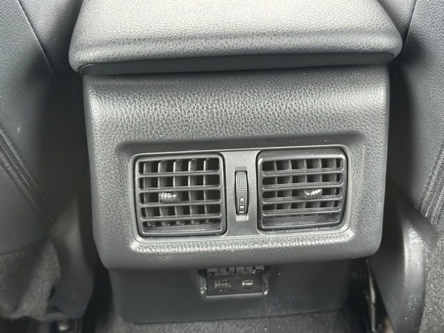 Used 2025 Toyota Camry SE image 32