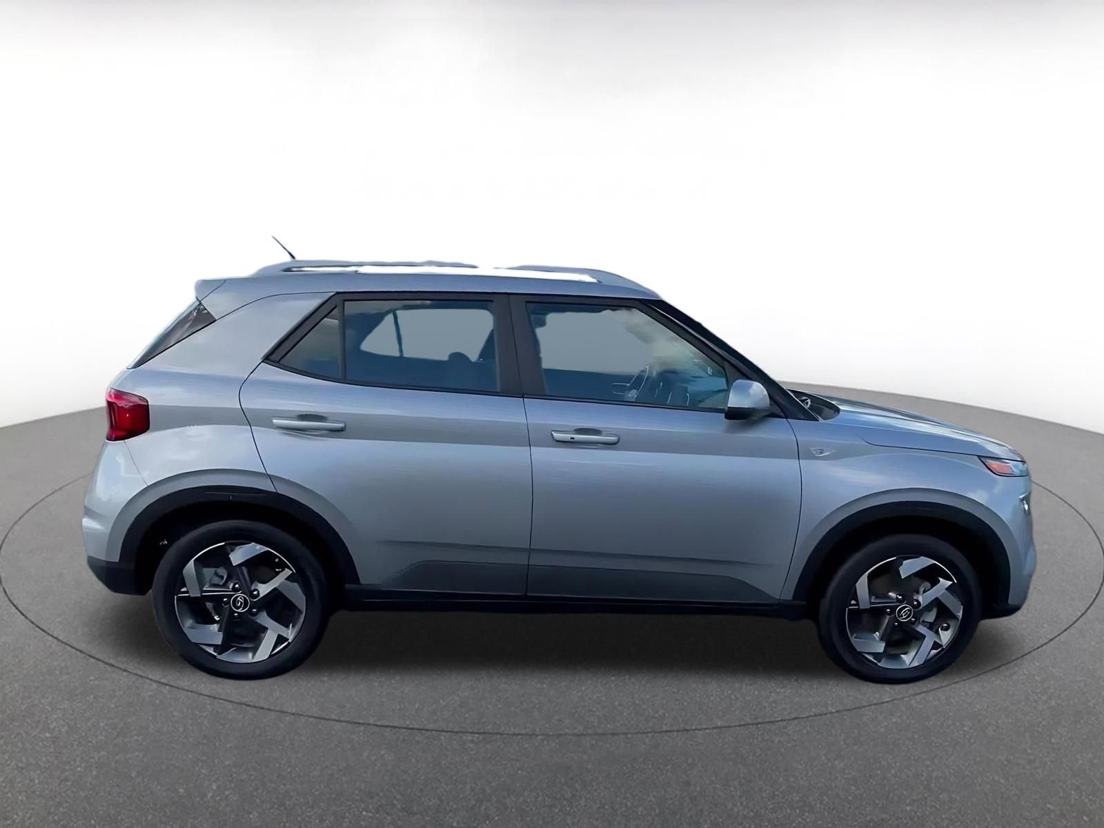 Used 2025 Hyundai Venue SEL FWD image 16