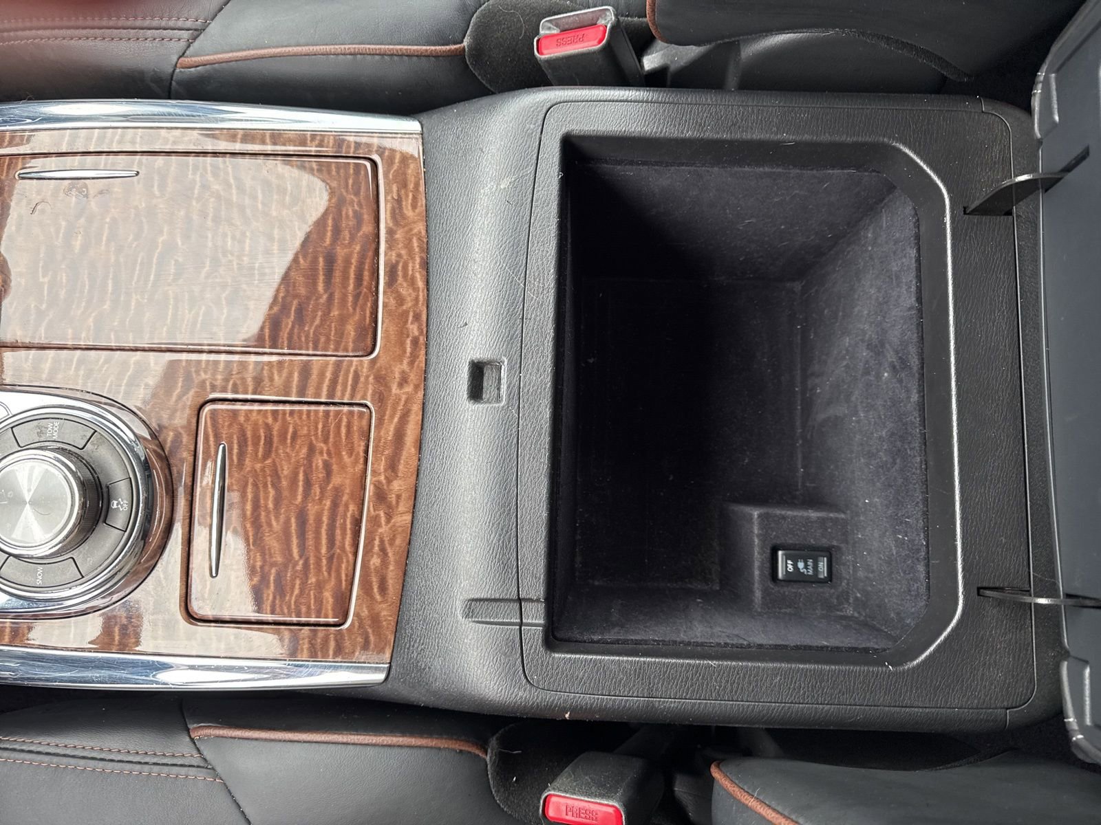 Used 2019 Nissan Armada Platinum w/ Captain's Chairs Package image 31