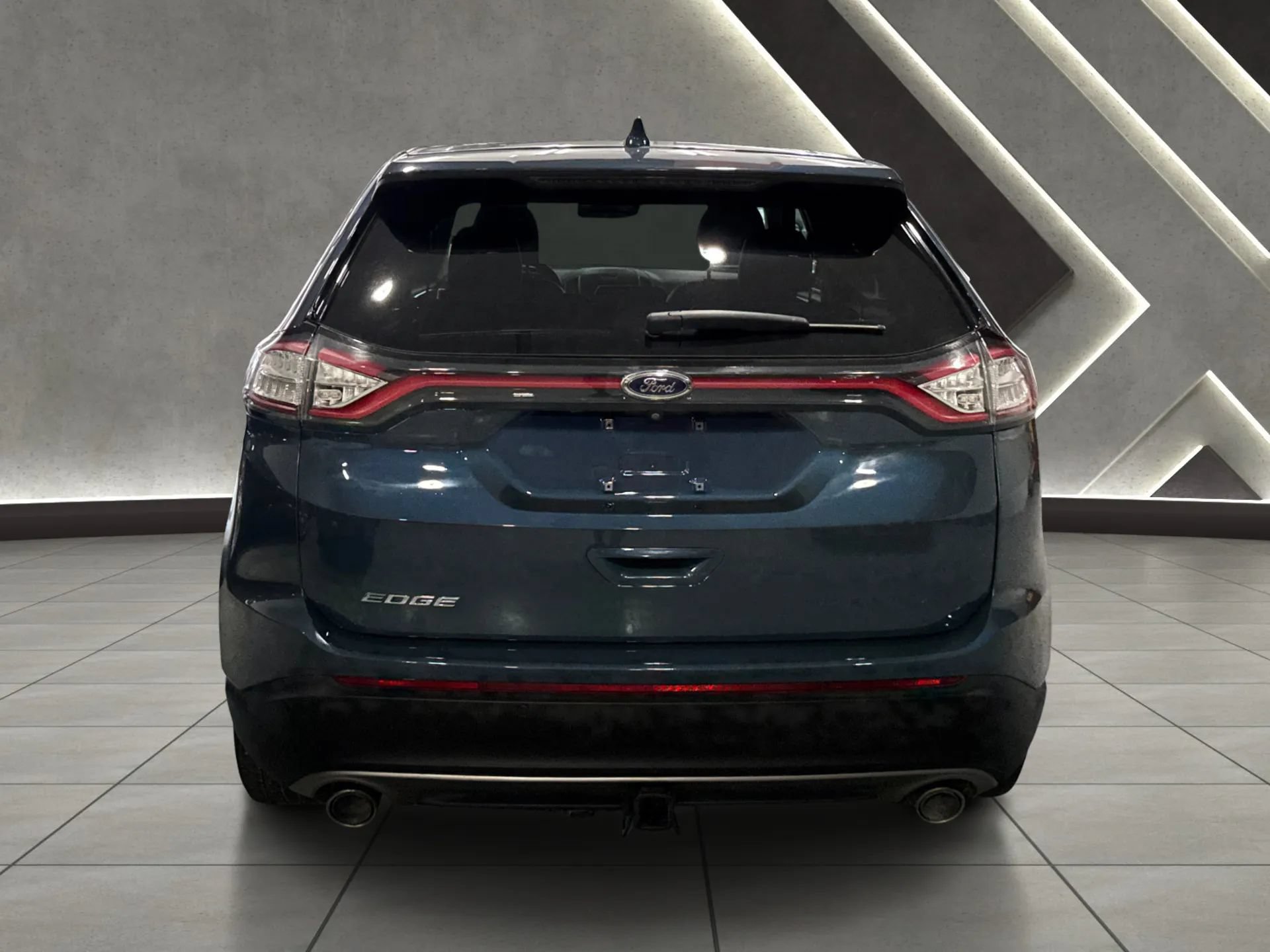 Used 2016 Ford Edge Titanium w/ Technology Package AWD/4WD image 4