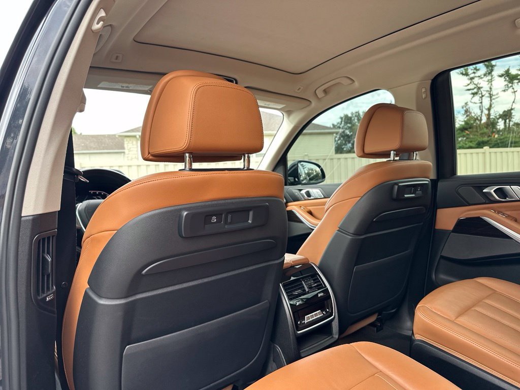 Used 2021 BMW X7 xDrive40i w/ Premium Package AWD/4WD image 26