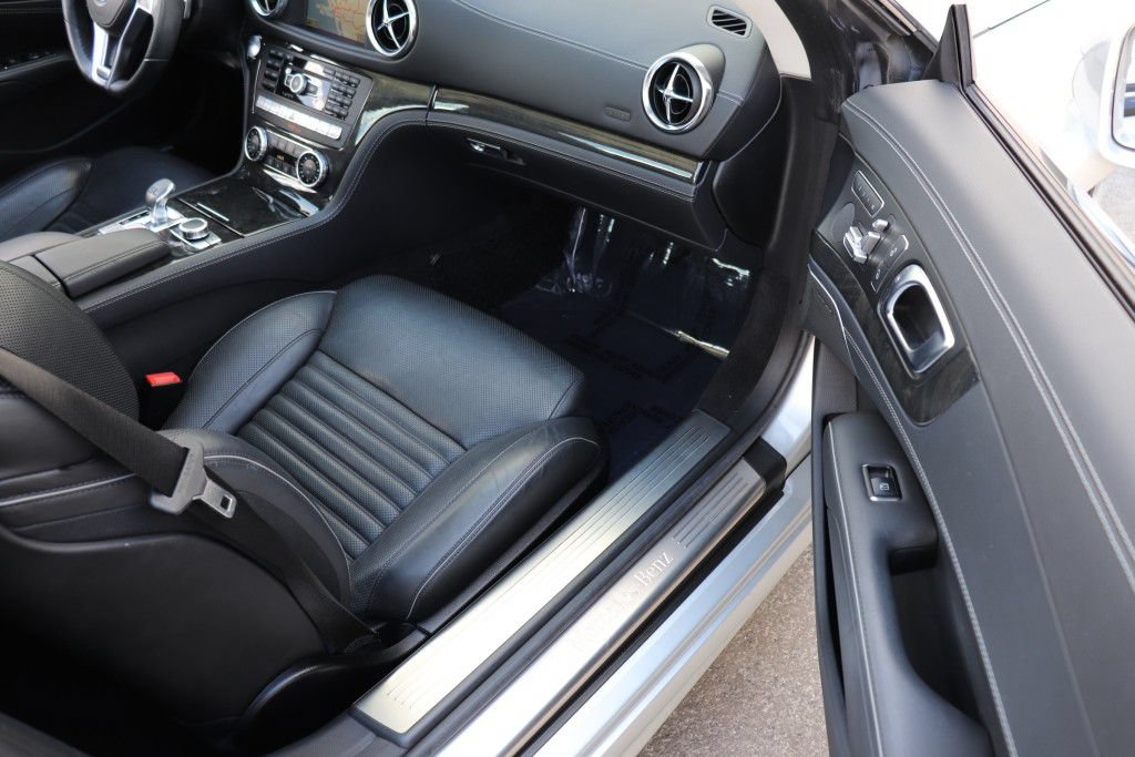 Used 2014 Mercedes-Benz SL 550 w/ Driver Assistance Package image 30