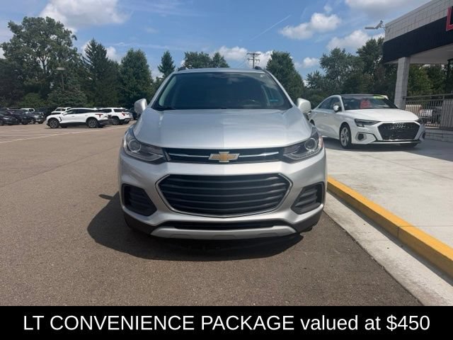 Used 2019 Chevrolet Trax LT w/ LT Convenience Package FWD image 3