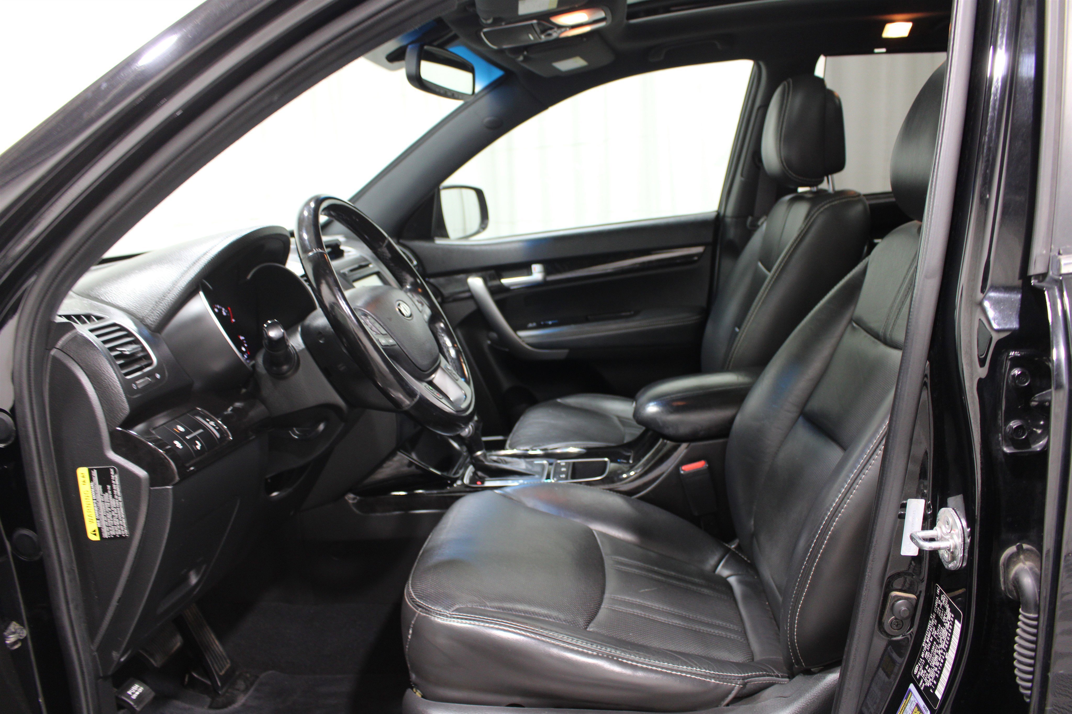 Used 2014 Kia Sorento SX w/ 3rd Row Package image 3