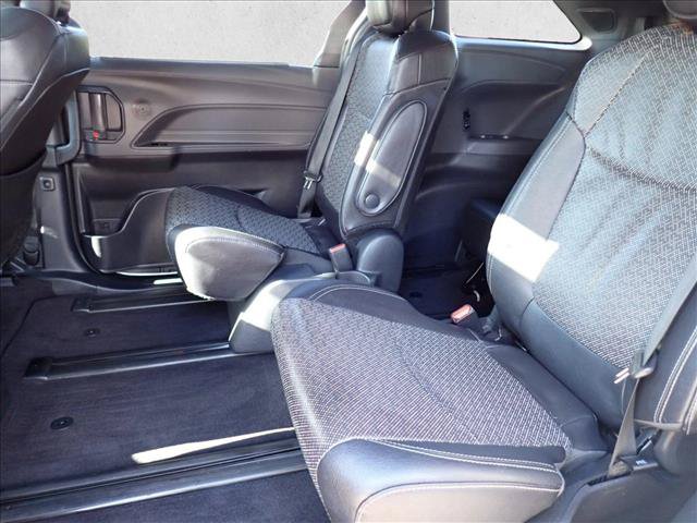 Used 2023 Toyota Sienna XSE AWD/4WD image 10