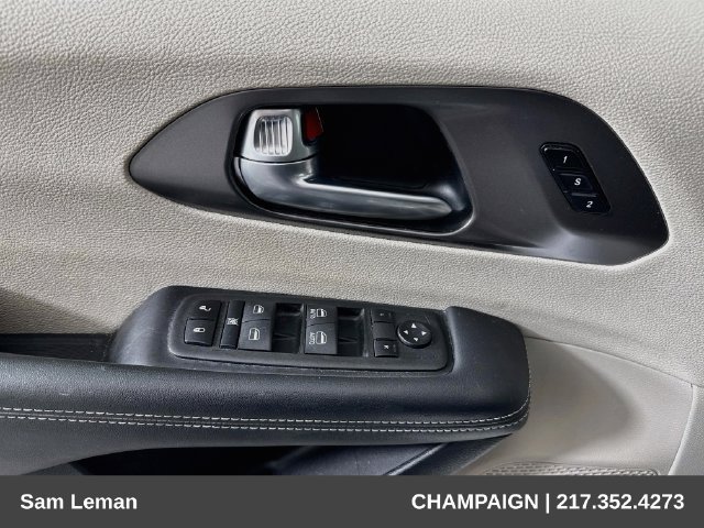 Used 2024 Chrysler Pacifica Touring-L FWD image 17
