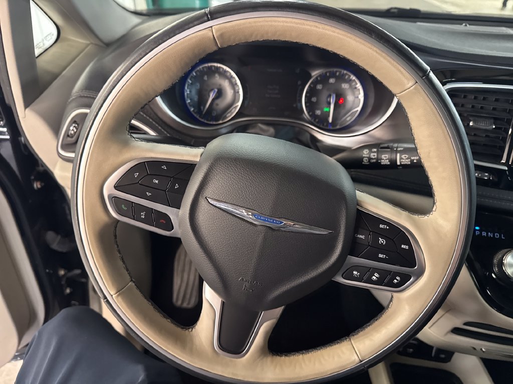 Used 2017 Chrysler Pacifica Limited FWD image 19