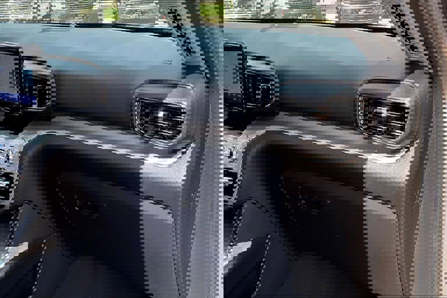 Used 2022 Ford Explorer XLT w/ Equipment Group 202A image 19