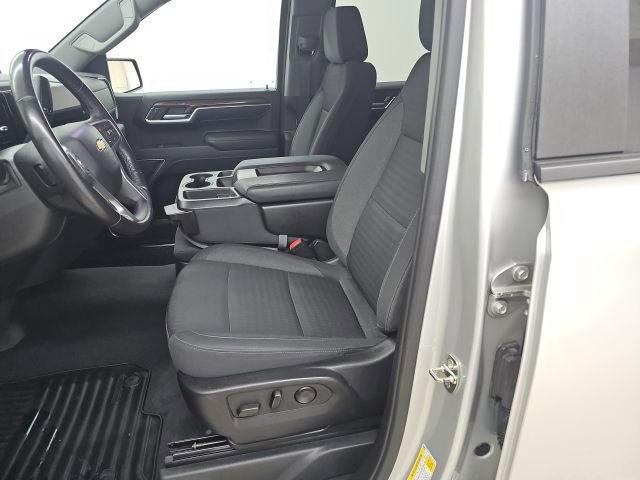Used 2022 Chevrolet Silverado 1500 LT AWD/4WD image 2