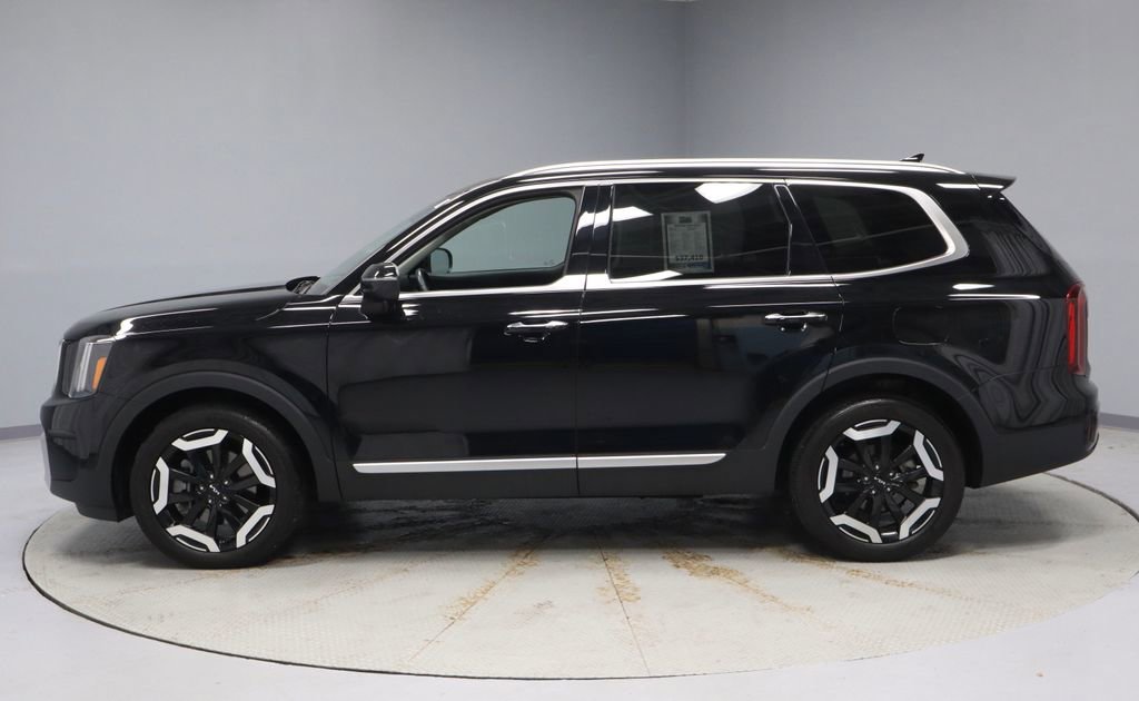 Used 2025 Kia Telluride S FWD image 9