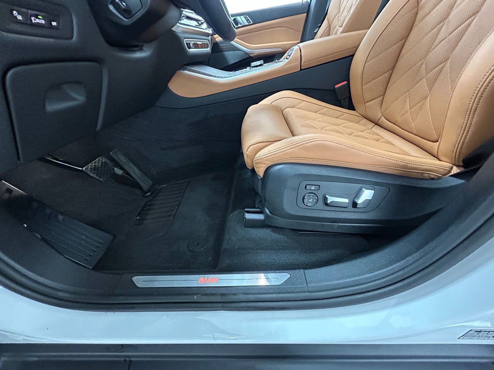 Used 2026 BMW X5 xDrive50e w/ Premium Package image 31