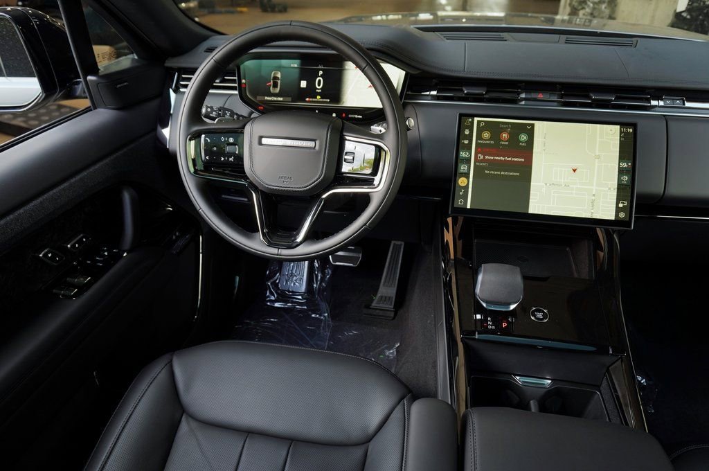 Used 2025 Land Rover Range Rover Sport Dynamic SE image 15